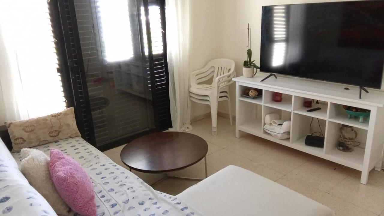 2 Bedroom Apartment In Makenzi 라르나카 외부 사진