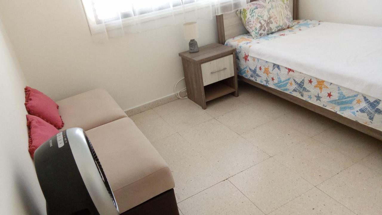 2 Bedroom Apartment In Makenzi 라르나카 외부 사진