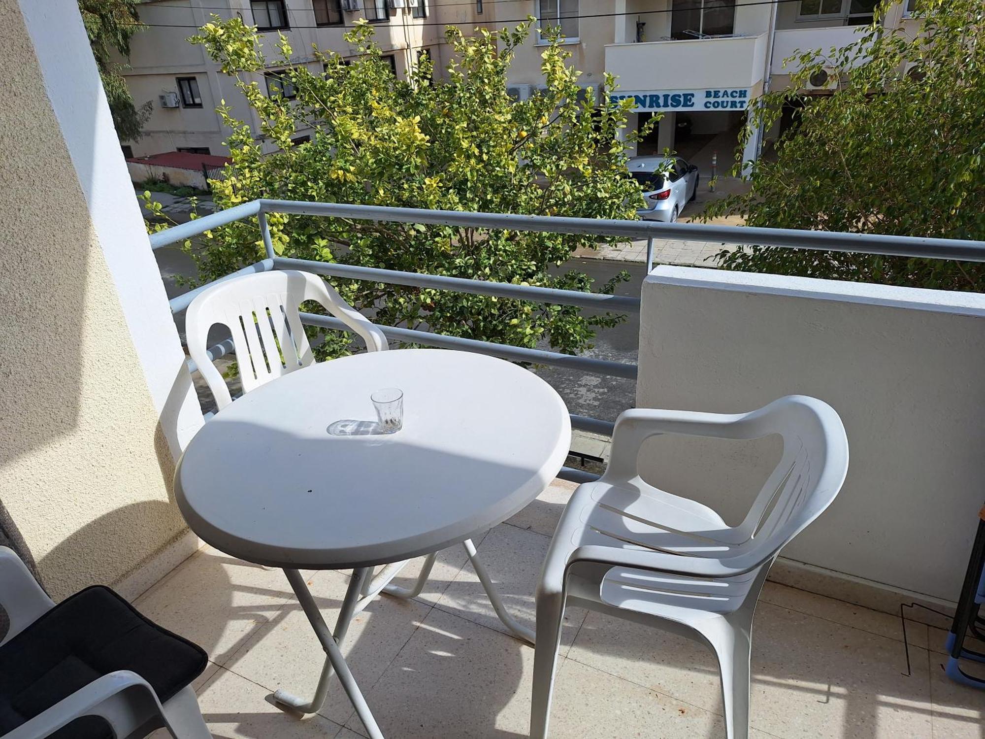 2 Bedroom Apartment In Makenzi 라르나카 외부 사진